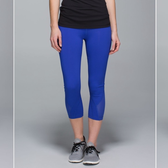 Lululemon Run: Inspire Crop II (Mesh)
Harbor Blue / Black Size 6 - Picture 7 of 14